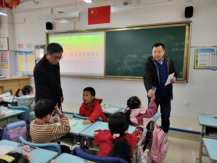 西安市雁塔区航天小学开展学习用具及危险物品安全检查