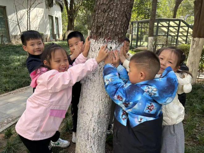 “万物春生 护绿先行”——瑞朗幼儿园开展植树节主题活动