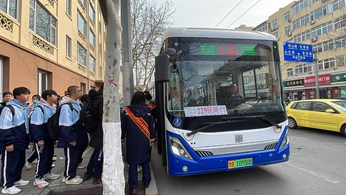 【山东】​青岛公交接诉即办加开临时学生专车