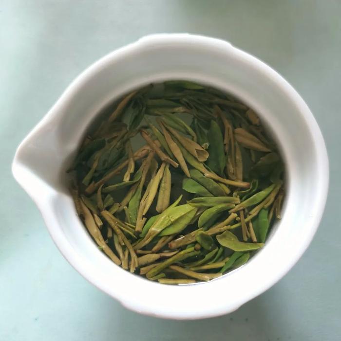 50年炒茶大师监制，一杯明前西湖龙井，一口江南春滋味