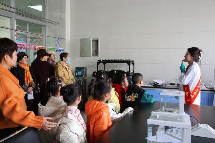 新疆纤维质量监测中心开展“3·15”国际消费者权益日实验室开放日活动