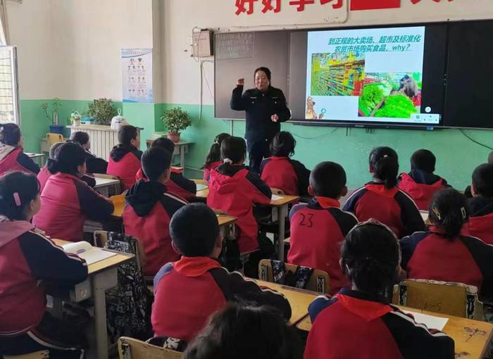 新疆疏附县市场监管局“3·15”国际消费者权益日食品安全讲座进小学