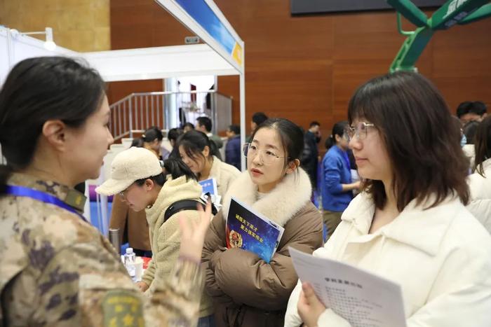 育才引才，携手共筑强军梦——研究生院举办首次文职人员专场招聘会