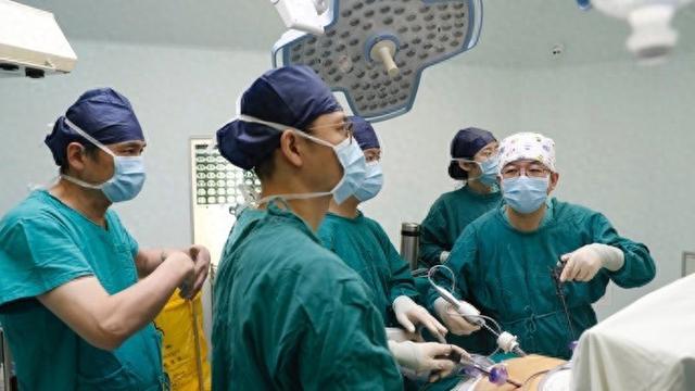 收到5盒水笔，上海东方肝胆外科医院的医生会心一笑