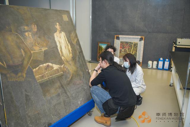 美术馆现场“直播”油画修复，红色经典油画回顾与修复科技展开幕