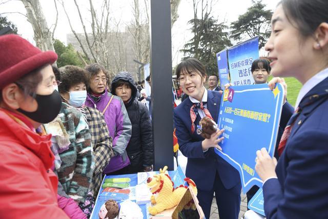 零距离沟通、高效率解决，解放日报举行3·15消费者权益保护日服务活动