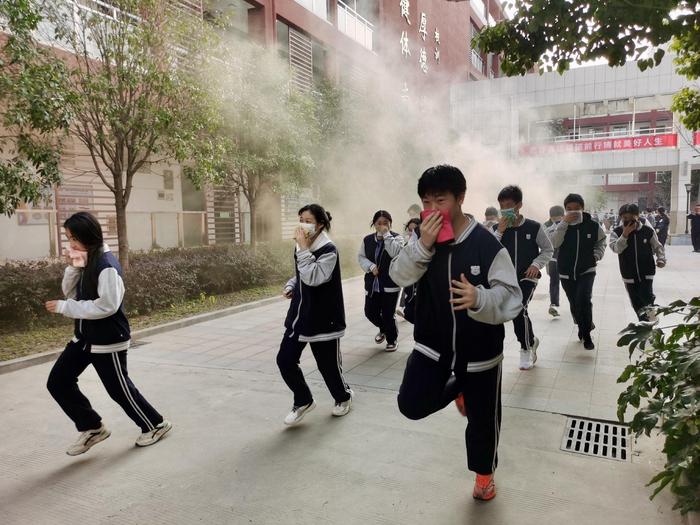 二七区教育系统消防知识培训暨消防疏散演练观摩会在郑州市第四十八中学举行