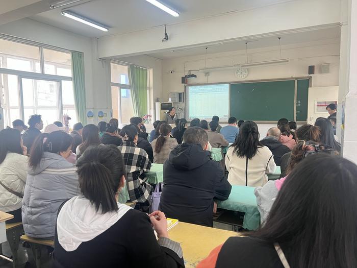 家校以爱相约，携手共育花开 二七区永安街小学召开2024年春季学期家长会