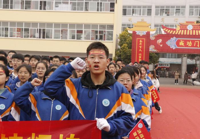 乘风破浪 决战百日——南阳市第三中学举行2024届中考百日冲刺誓师大会