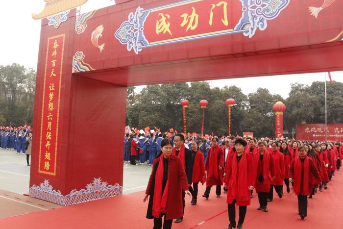 乘风破浪 决战百日——南阳市第三中学举行2024届中考百日冲刺誓师大会