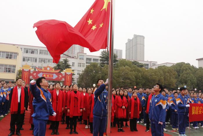 乘风破浪 决战百日——南阳市第三中学举行2024届中考百日冲刺誓师大会