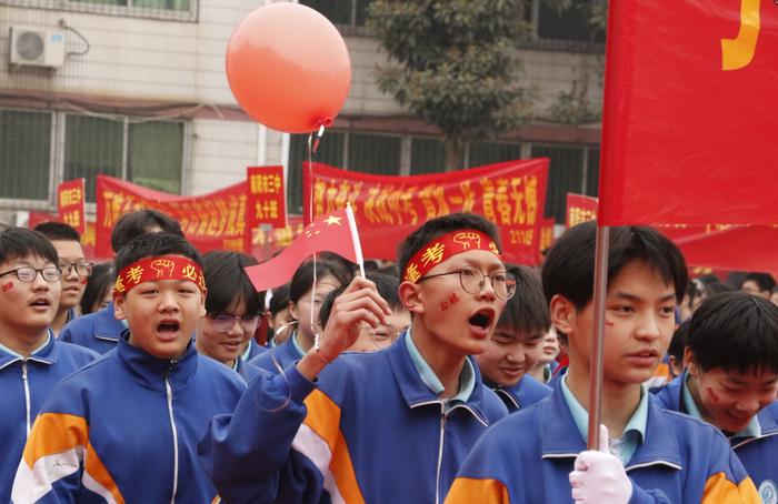 乘风破浪 决战百日——南阳市第三中学举行2024届中考百日冲刺誓师大会