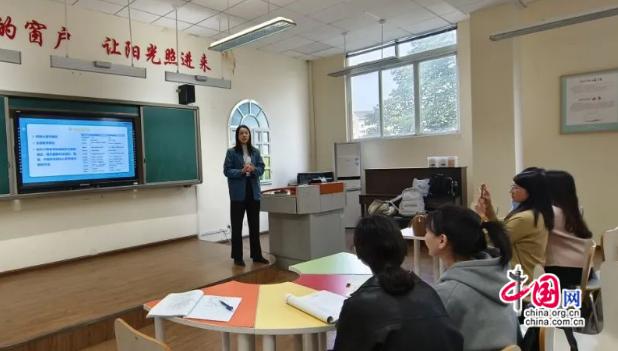 成都龙泉驿高中德育片区九所学校专题研讨会在龙泉中学举行