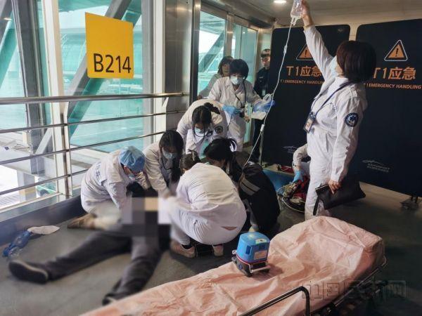 广东省第二人民医院机场急救中心成功抢救突发心脏病患者
