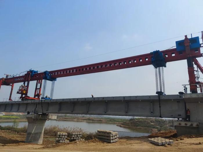 襄阳小河港区疏港铁路专用线项目电厂线T梁架设完成