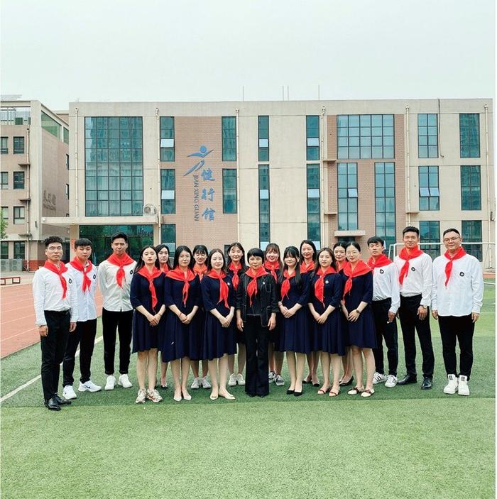 质量立校，科研兴校，这所学校被评为郑州市教育科研先进单位