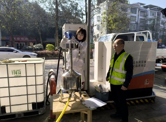 广西柳州：燃油加油机、尿素加注机准不准？计量检定告诉你！