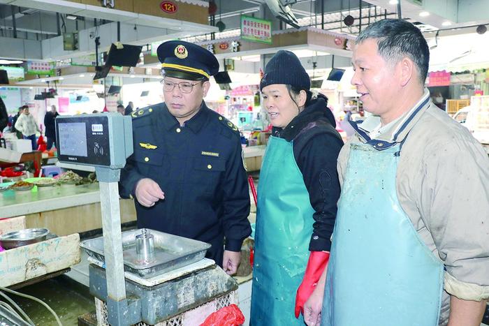 广西防城港市：对辖区内经营场所使用的电子称开展突击检查