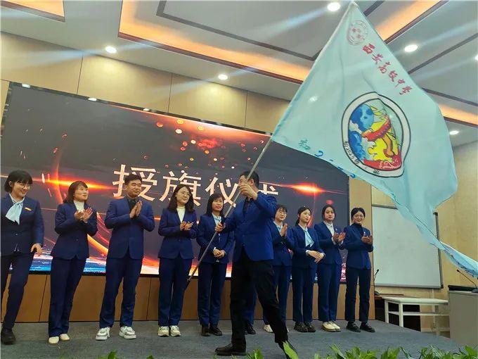 西安高级中学第一届初中部“崇化杯”班徽设计大赛颁奖典礼举行