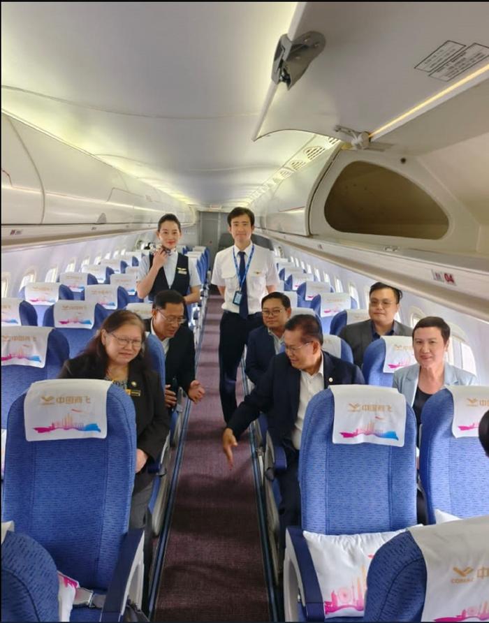 中国国产商用飞机ARJ21首次亮相马来西亚沙捞越州