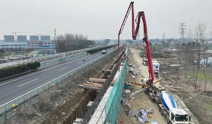 锡宜高速公路改扩建工程全速推进 采用"全线半幅封闭半幅通车"施工