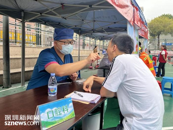 “我为群众办实事” 深圳五洲医院联合航城街道开展进社区义诊活动