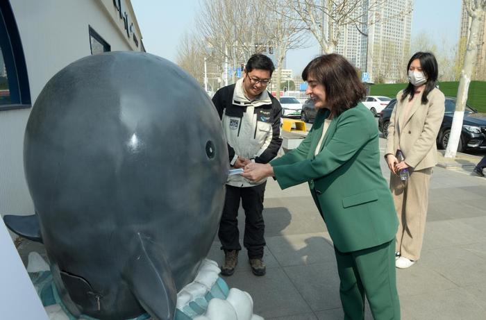 “微笑天使”变“微笑大使”—— 葡萄牙驻沪总领事一行来南京看江豚