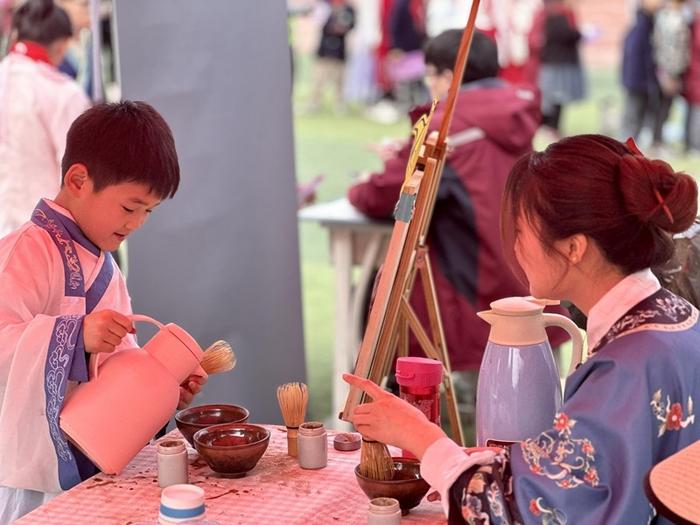 一眼望千年 趣“邮”古驿站 二七区佛岗小学少年邮局举行三周年纪念活动