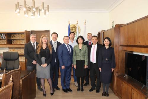 驻保加利亚使馆临时代办王敏会见鲁塞市长米尔科夫