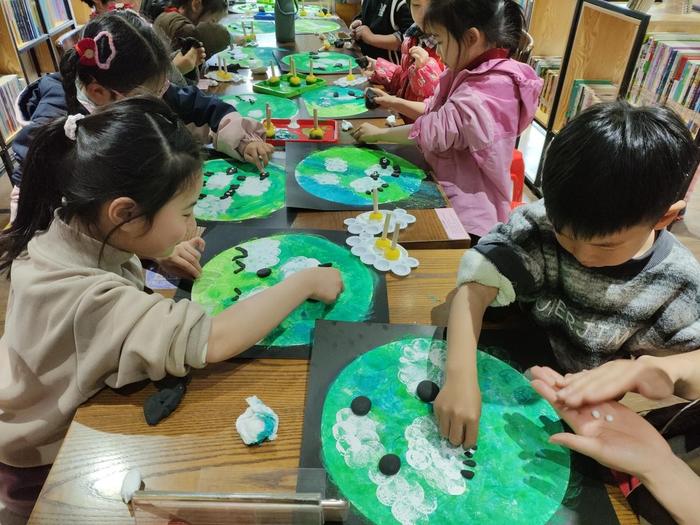 合肥​城市书房雨花书轩举办儿童创意美术公益活动