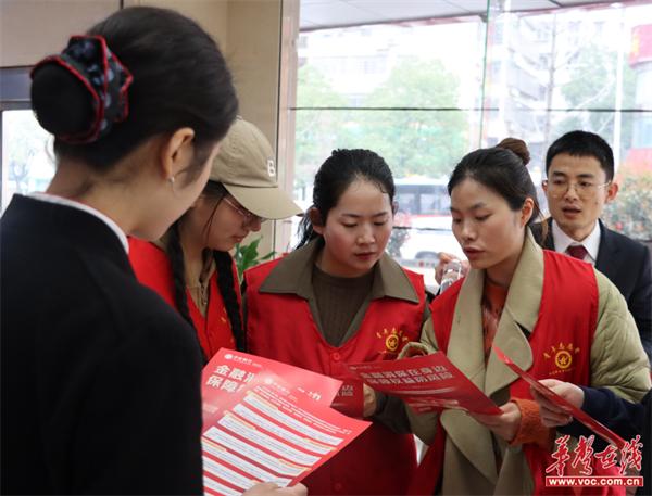 湖南邮电职业技术学院：“红马甲”社区报到 守护亲邻“钱袋子”