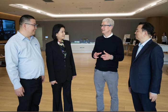 经济日报记者访苹果公司CEO蒂姆·库克：苹果与中国供应链是双赢关系
