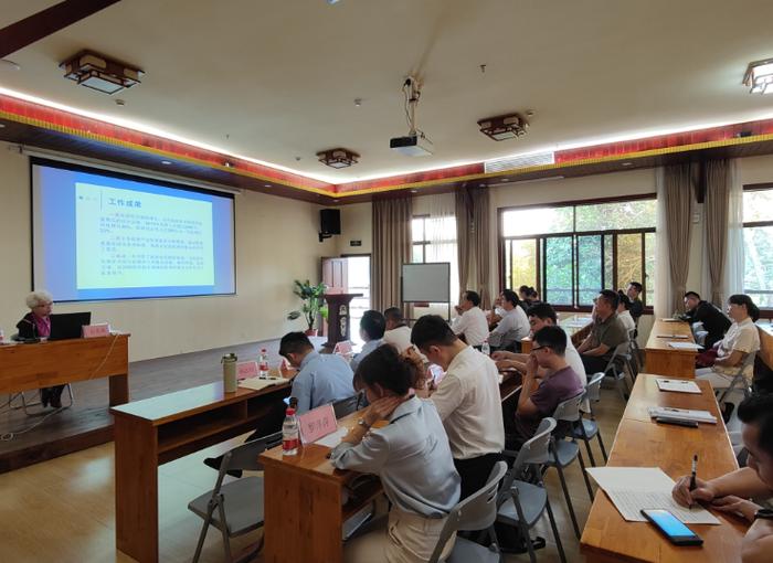 槟榔谷举办“服务业标准化示范项目建设基本要求”培训会