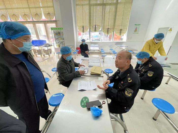 金水区食药局来郑州市第七十六中检查工作