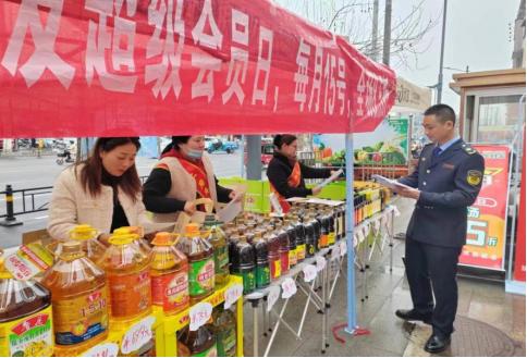 湖北南漳县市场监管局开展年报公示宣传服务活动