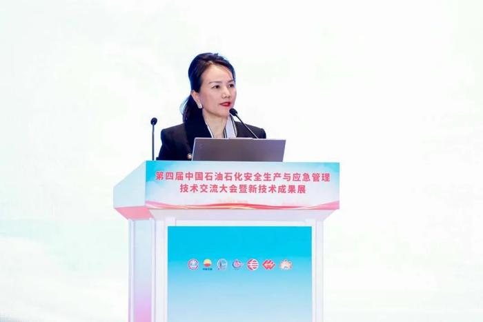 图:智汇云舟创始人兼总裁周舟作主旨报告