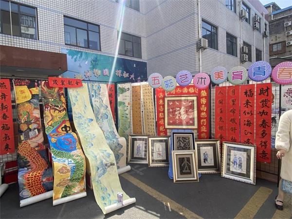 东风第五中学参加张湾区第十八届中小学幼儿园美育作品评比展