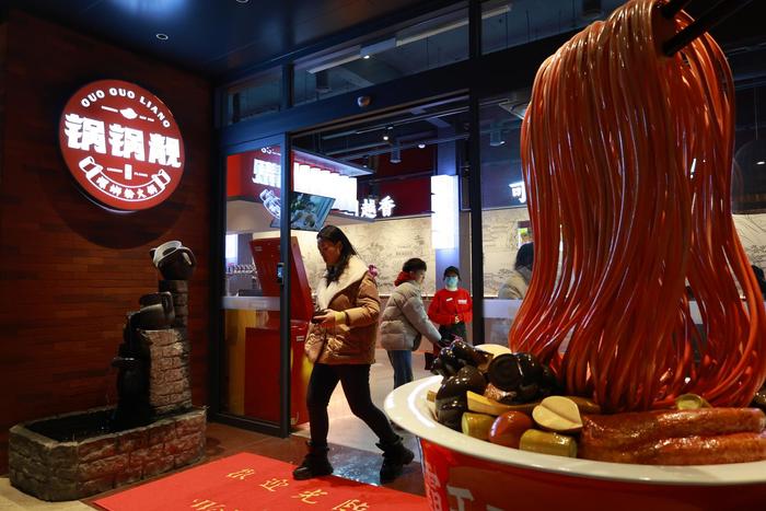 ▲广西柳州一家螺蛳粉火锅店 据视觉中国