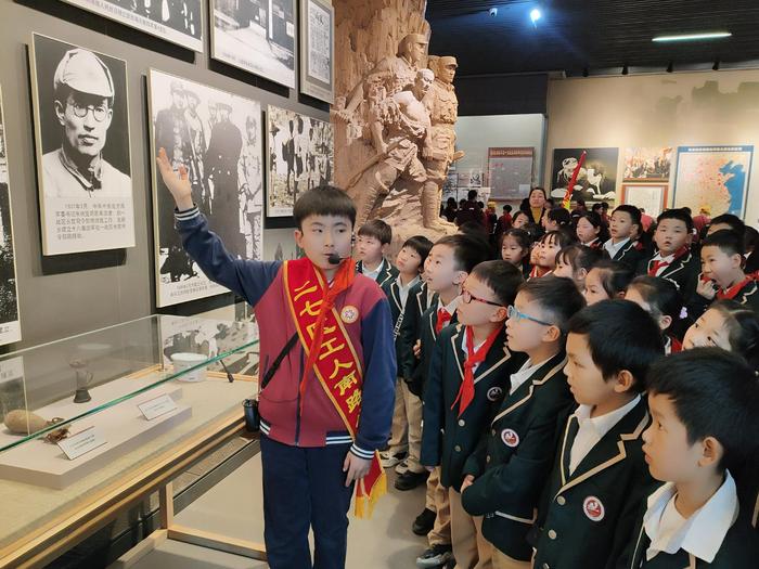 传英烈精神 承红色血脉——郑州市二七区工人南路小学组织开展红色主题教育活动