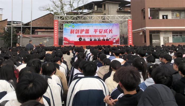 利剑护蕾，平安成长——衡阳市湘南实验高级中学、常宁市湘南初级中学开展法制安全教育讲座