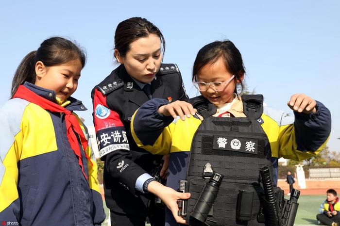 江苏扬州学生学习安全知识 迎接全国中小学生安全教育日