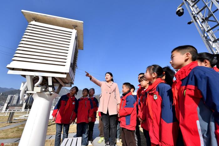 湖北襄阳学生学气象知识 迎接世界气象日