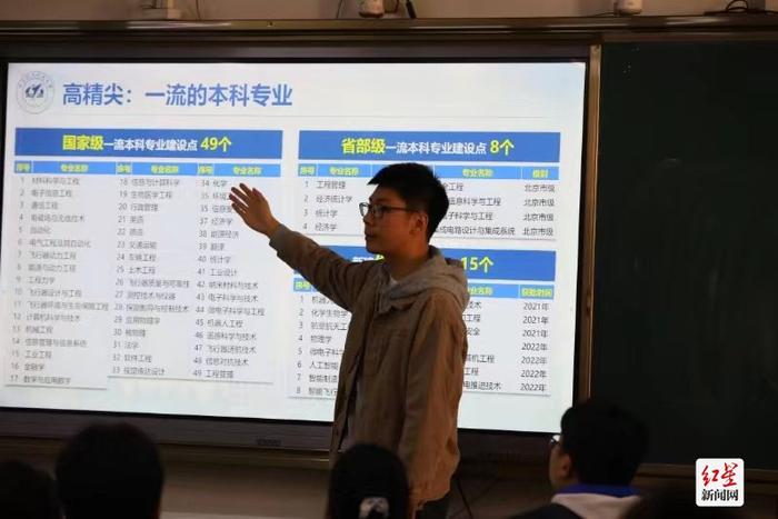 成都石室阳安学校举办“校园大学节”  吸引21所高校参与