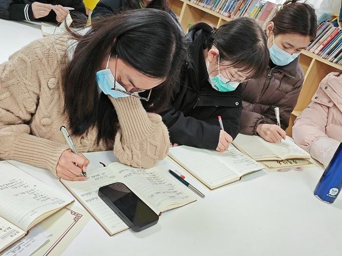 二七区四季路第二小学：学习两会精神，勇担育人使命