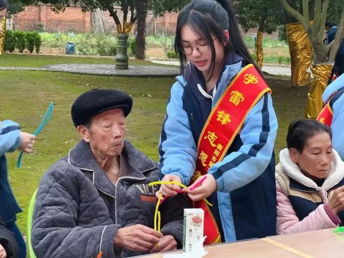 春风送暖意 情满敬老院——衡阳市二十三中开展“学雷锋”志愿服务活动