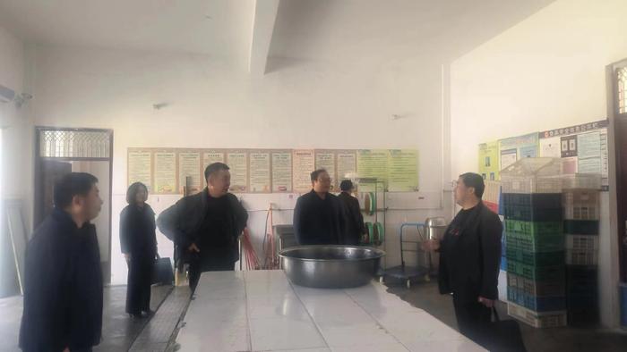 南召县教体局领导到石门乡中小学校指导学校食堂食品安全工作