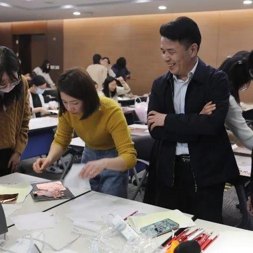 绘巾帼芳菲·迎祖国华诞——信托登记公司热烈庆祝“三八”妇女节