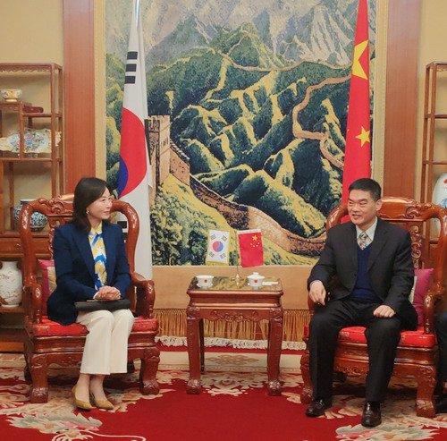 驻光州总领事顾景奇会见韩中文化友好协会会长