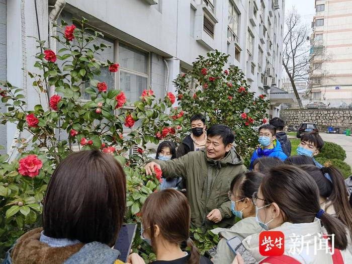 “大自然开什么花就上什么课” 南农植物学课把大自然“请”进课堂