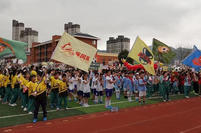 “足”梦绿茵场 追“球”梦想时——东至县实验小学第六届校园足球联赛开幕